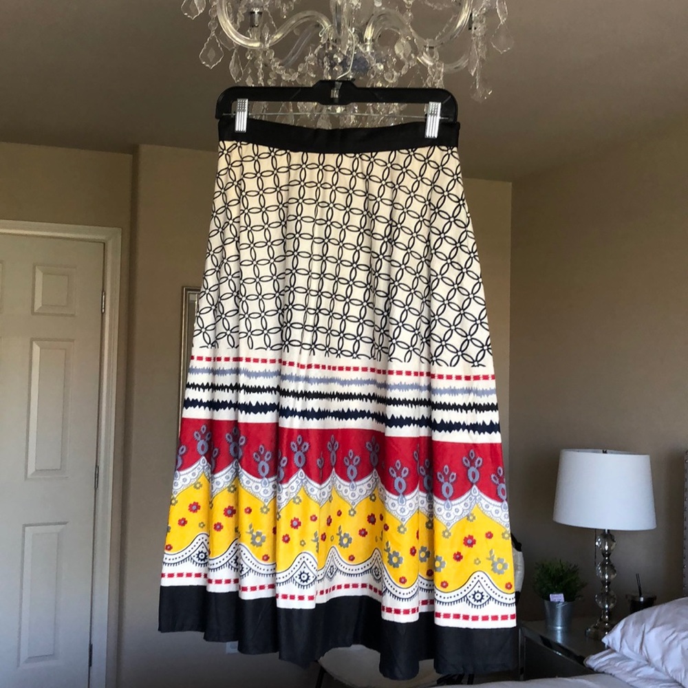 Midi skirt with patterns